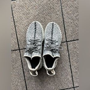 Adidas boost male tennis shoe